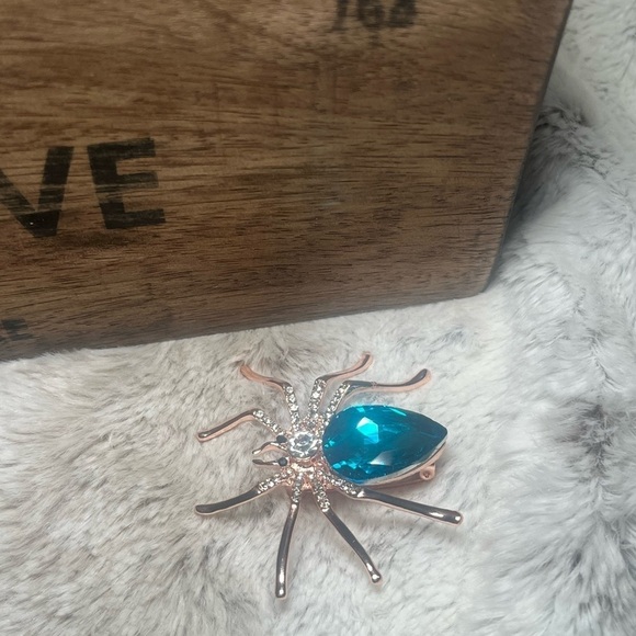 Spider Brooch High-end Crystal Exaggerated Large Brooch Pin Clothing Accessories - Picture 8 of 11